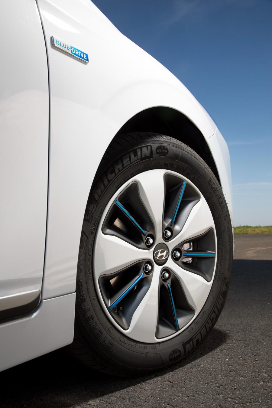 Колеса Hyundai IONIQ plug-in (AE) 2016 года  (фото 24 из 42)